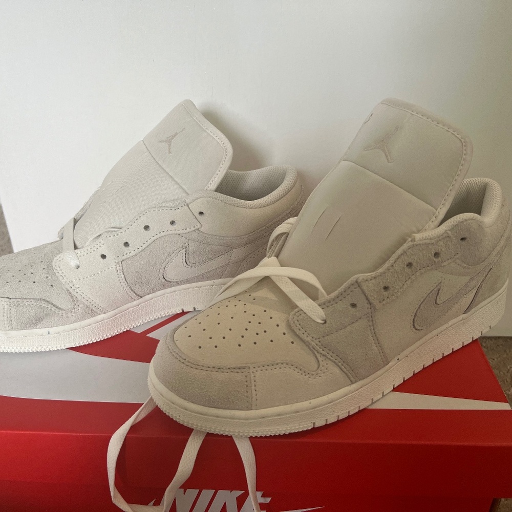 Nike low top all white sneakers NEVER WORN